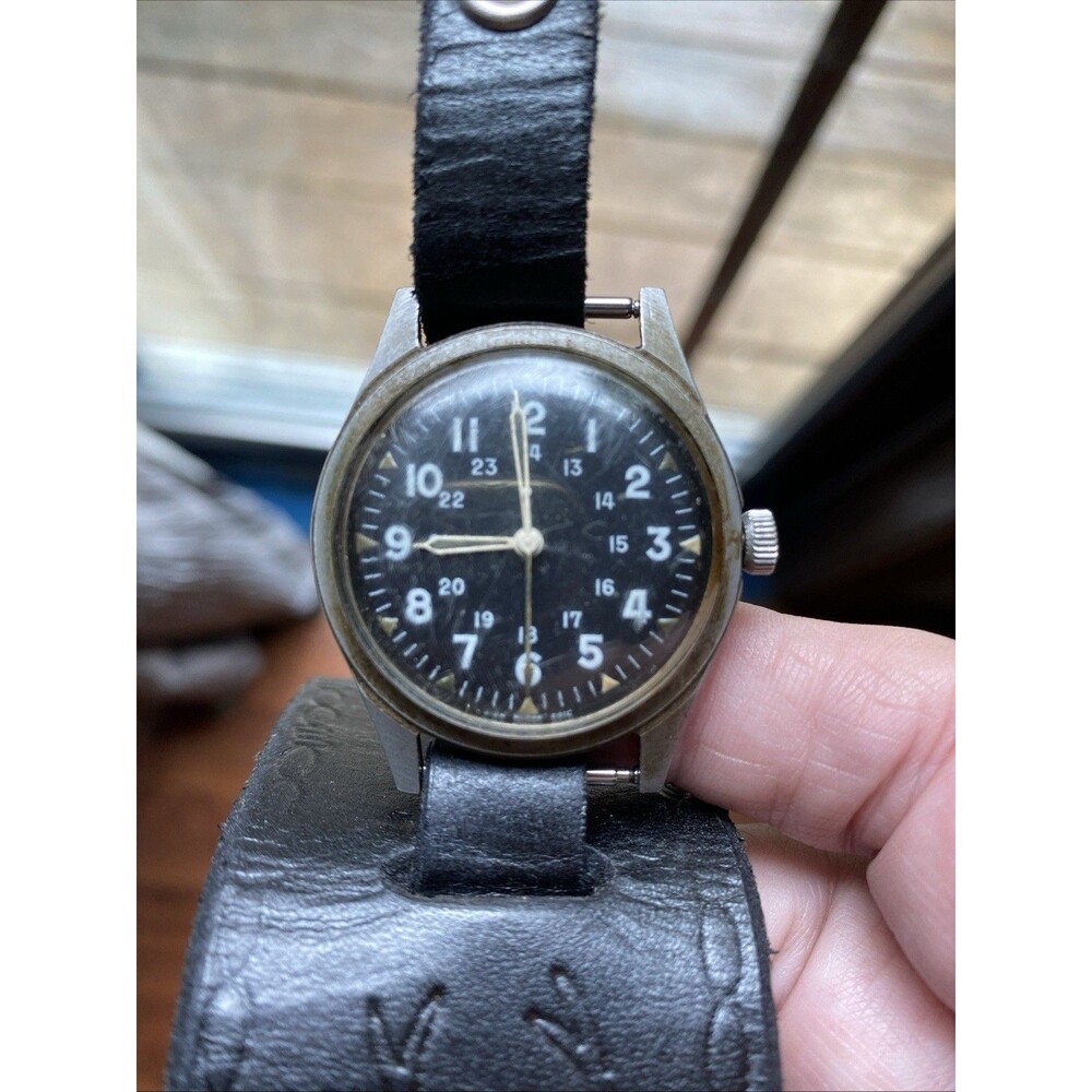 Vietnam 1968 Benrus MIL-W-3818B DTU-2A/P Military Field Men's Wristwatch. Ticks